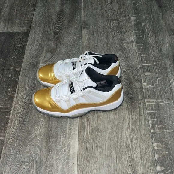 Jordan 11 low closing  ceremonies, Gold and White Sneakers 6y no box EUC - Picture 6 of 7